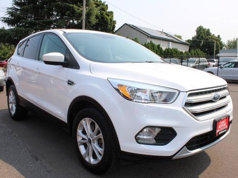 Used 2017 Ford Escape SE AWD/4WD image 3