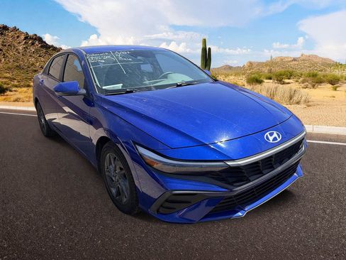 Used 2024 Hyundai Elantra SEL FWD image 1