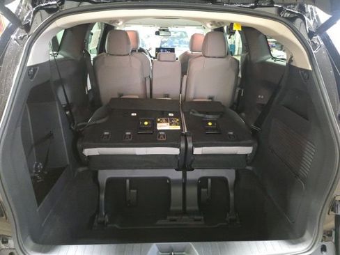 Used 2026 Toyota Sienna LE image 20