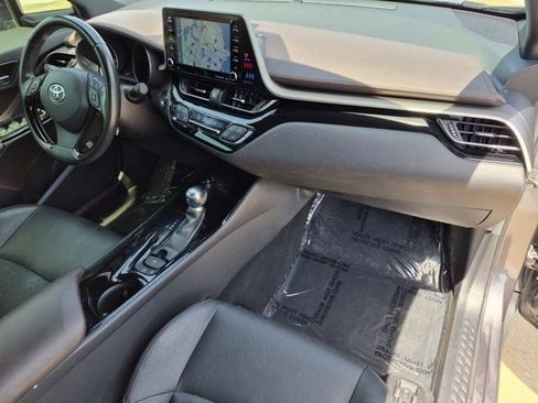 Used 2019 Toyota C-HR Limited FWD image 19