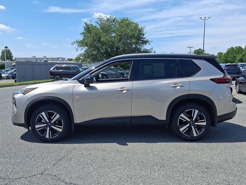 Used 2024 Nissan Rogue SL w/ SL Premium Package AWD/4WD image 8