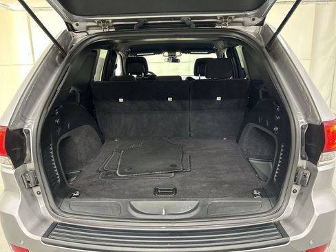 Used 2020 Jeep Grand Cherokee Laredo image 21