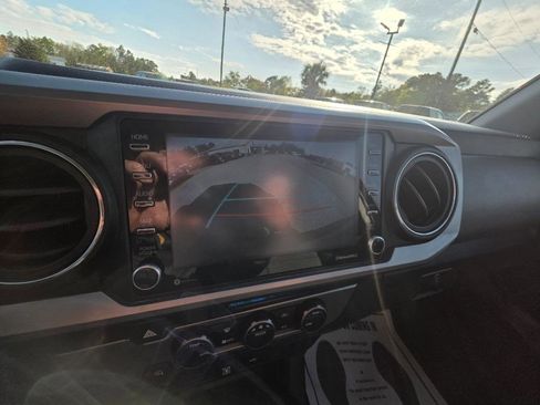 Used 2022 Toyota Tacoma SR5 w/ Technology Package image 16