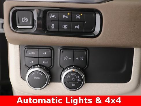 Used 2025 GMC Yukon Denali w/ Sun & Power Step Package image 22