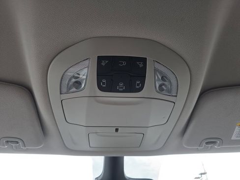 Used 2024 Chrysler Pacifica Limited FWD image 28