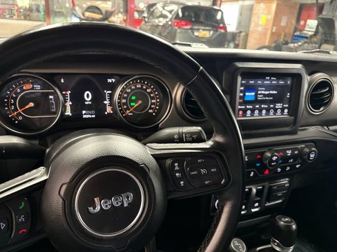 Used 2020 Jeep Wrangler Sport AWD/4WD image 2