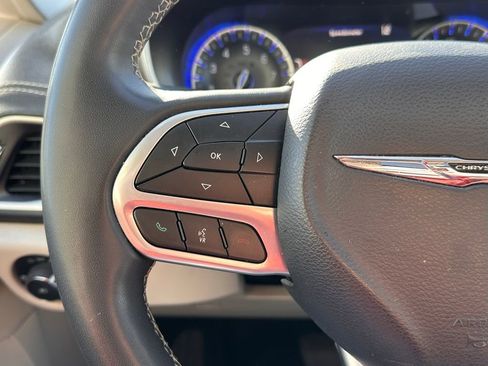 Used 2023 Chrysler Pacifica Touring-L w/ Uconnect Theater Family Group AWD/4WD image 31