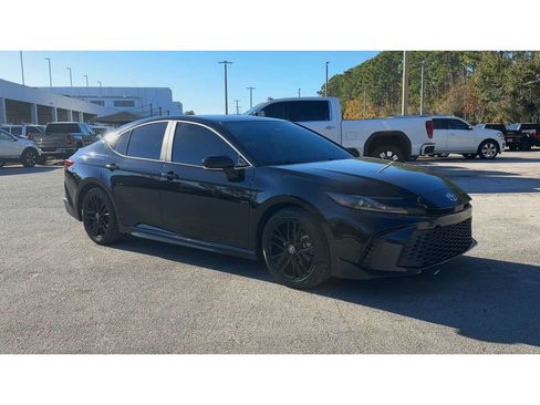 Used 2025 Toyota Camry SE image 6