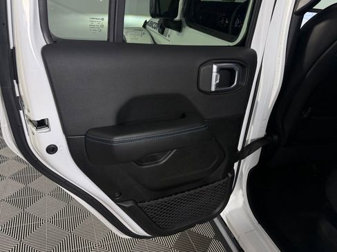 Used 2024 Jeep Wrangler Unlimited Rubicon 4xe AWD/4WD image 29