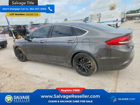 Used 2017 Ford Fusion SE w/ Fusion SE Technology Package FWD image 3
