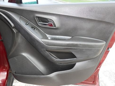 Used 2016 Chevrolet Trax LT w/ LT Convenience Package FWD image 23