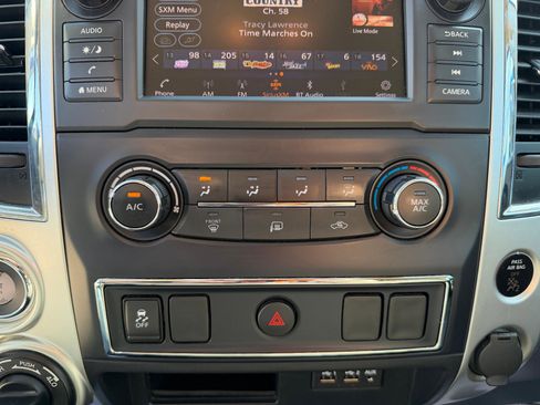 Used 2019 Nissan Titan SV AWD/4WD image 25
