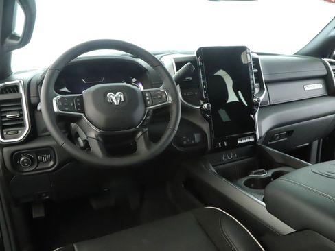 Used 2025 RAM 2500 Laramie AWD/4WD image 2