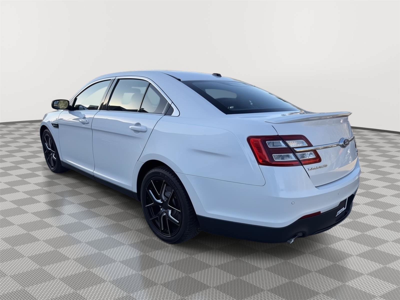 Used 2016 Ford Taurus SHO AWD/4WD image 5