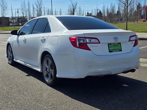 Used 2014 Toyota Camry SE image 3