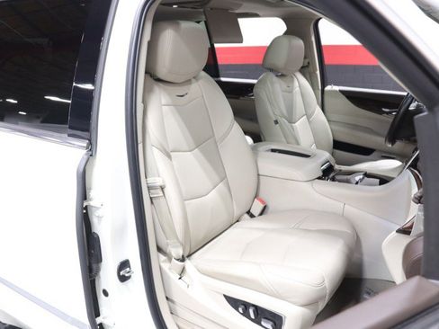 Used 2015 Cadillac Escalade Luxury AWD/4WD image 47