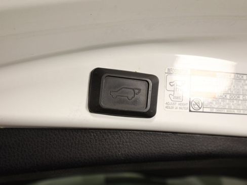 Used 2016 Toyota RAV4 XLE w/ Convenience Package AWD/4WD image 19