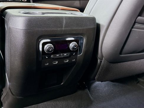 Used 2024 GMC Yukon Denali Ultimate AWD/4WD image 21