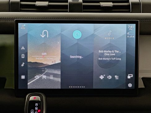 Used 2023 Land Rover Defender 130 SE image 12