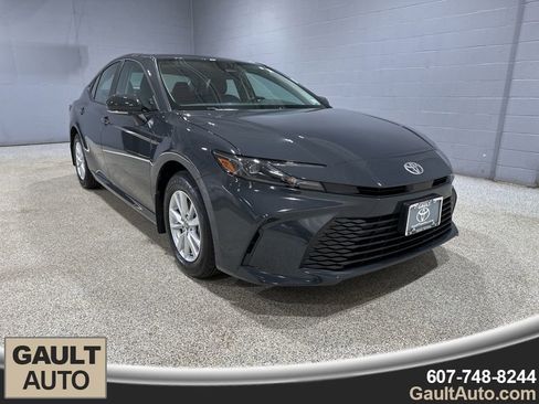 Certified 2025 Toyota Camry LE image 1