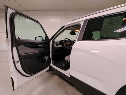 Used 2025 Chevrolet TrailBlazer LT image 23