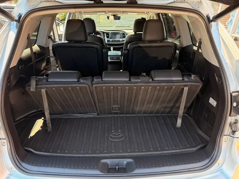 Used 2019 Toyota Highlander XLE AWD/4WD image 11