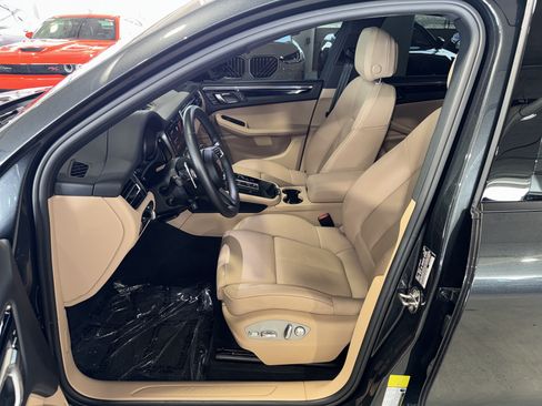 Used 2025 Porsche Macan AWD/4WD image 19
