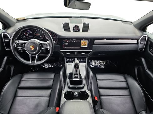 Used 2022 Porsche Cayenne Platinum Edition image 9