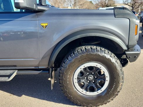 Used 2023 Ford Bronco Badlands image 7