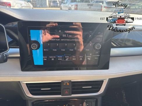 New 2025 Volkswagen Taos SE image 11