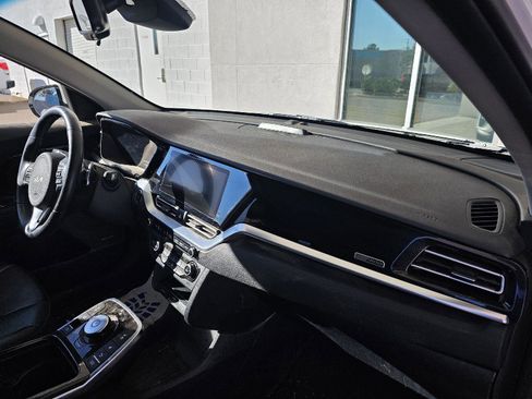 Used 2022 Kia Niro EX Premium w/ Cold Weather Package image 16