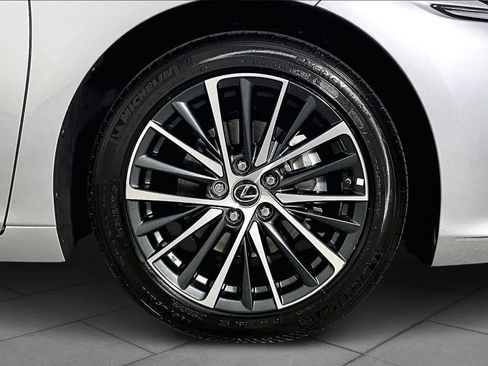 Used 2025 Lexus ES 300h w/ Premium Package image 10