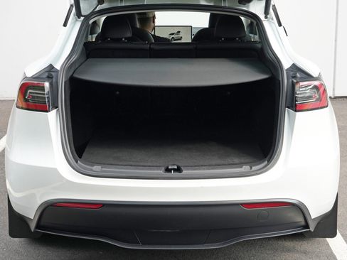 Used 2023 Tesla Model Y Long Range AWD/4WD image 10