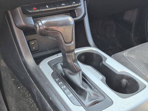 Used 2016 Chevrolet Colorado LT w/ LT Convenience Package RWD image 9