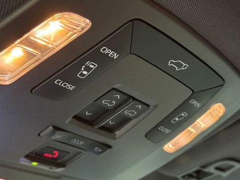 Used 2021 Toyota Sienna XLE image 33