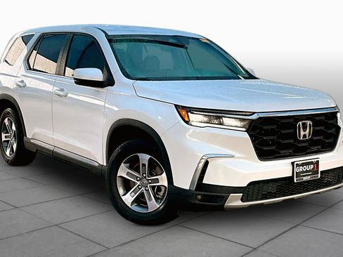 Used 2025 Honda Pilot EX-L image 3