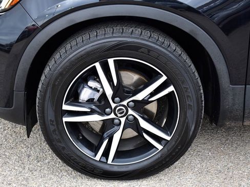 Used 2023 Volvo XC40 B5 Plus AWD/4WD image 6