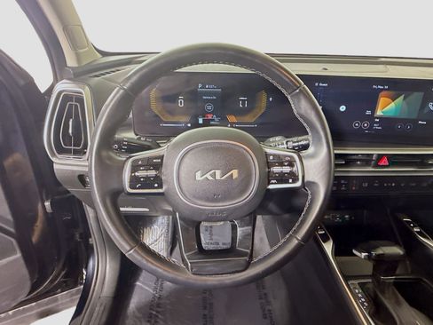 Used 2024 Kia Sorento S image 13