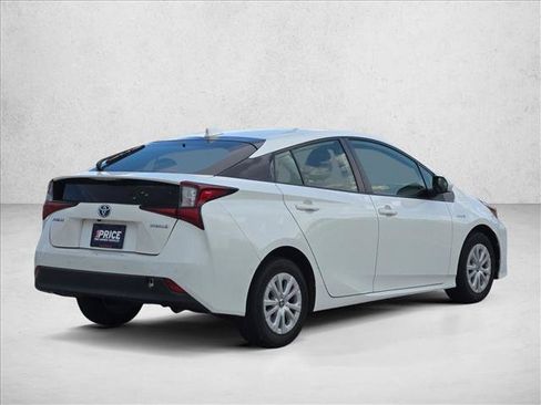 Used 2021 Toyota Prius LE FWD image 3