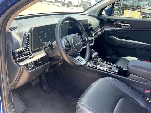 Certified 2025 Kia Sportage EX w/ Premium Package FWD image 2