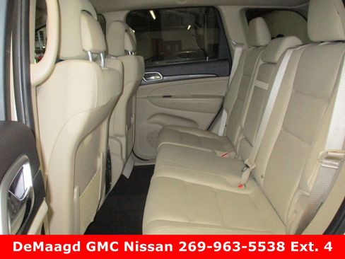 Used 2020 Jeep Grand Cherokee Laredo image 30