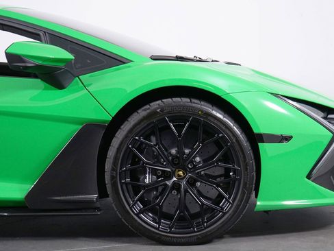 Used 2025 Lamborghini Revuelto image 17