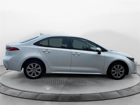 Used 2021 Toyota Corolla LE image 6