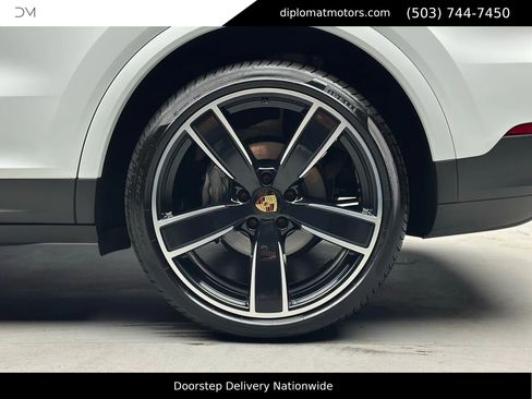 Used 2023 Porsche Cayenne image 42