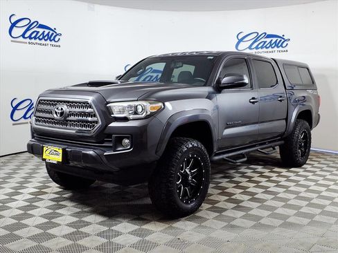 Used 2016 Toyota Tacoma TRD Sport image 23