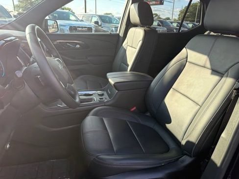 Used 2022 Chevrolet Traverse RS FWD image 17