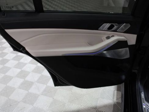 Used 2021 BMW X7 M50i w/ Dynamic Handling Package AWD/4WD image 23