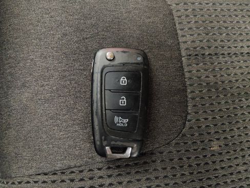 Used 2020 Hyundai Santa Fe SE w/ Cargo Package image 32