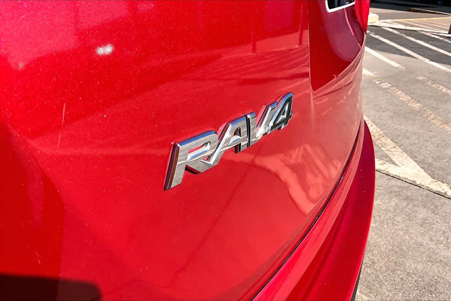 Used 2017 Toyota RAV4 LE FWD image 31
