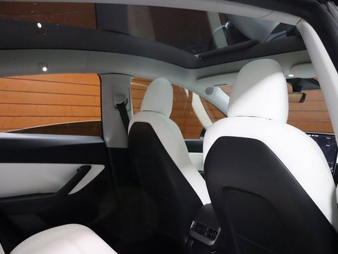 Used 2021 Tesla Model Y Long Range image 59